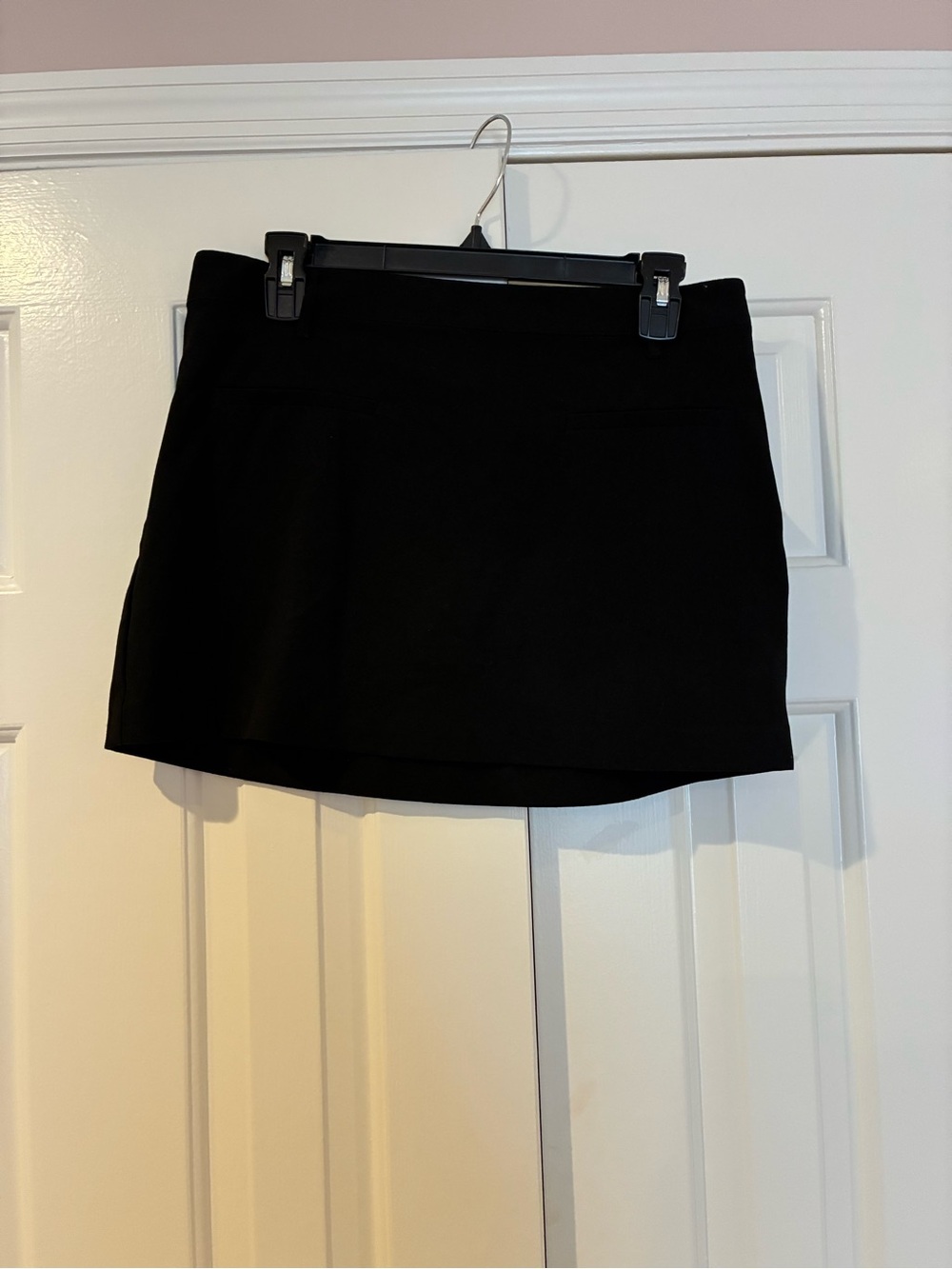 H&M Divided Classic Black Women's Skort - Versatile Everyday Style